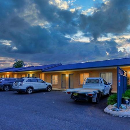 Edward Parry Motel And Apartments Тамуърт Екстериор снимка