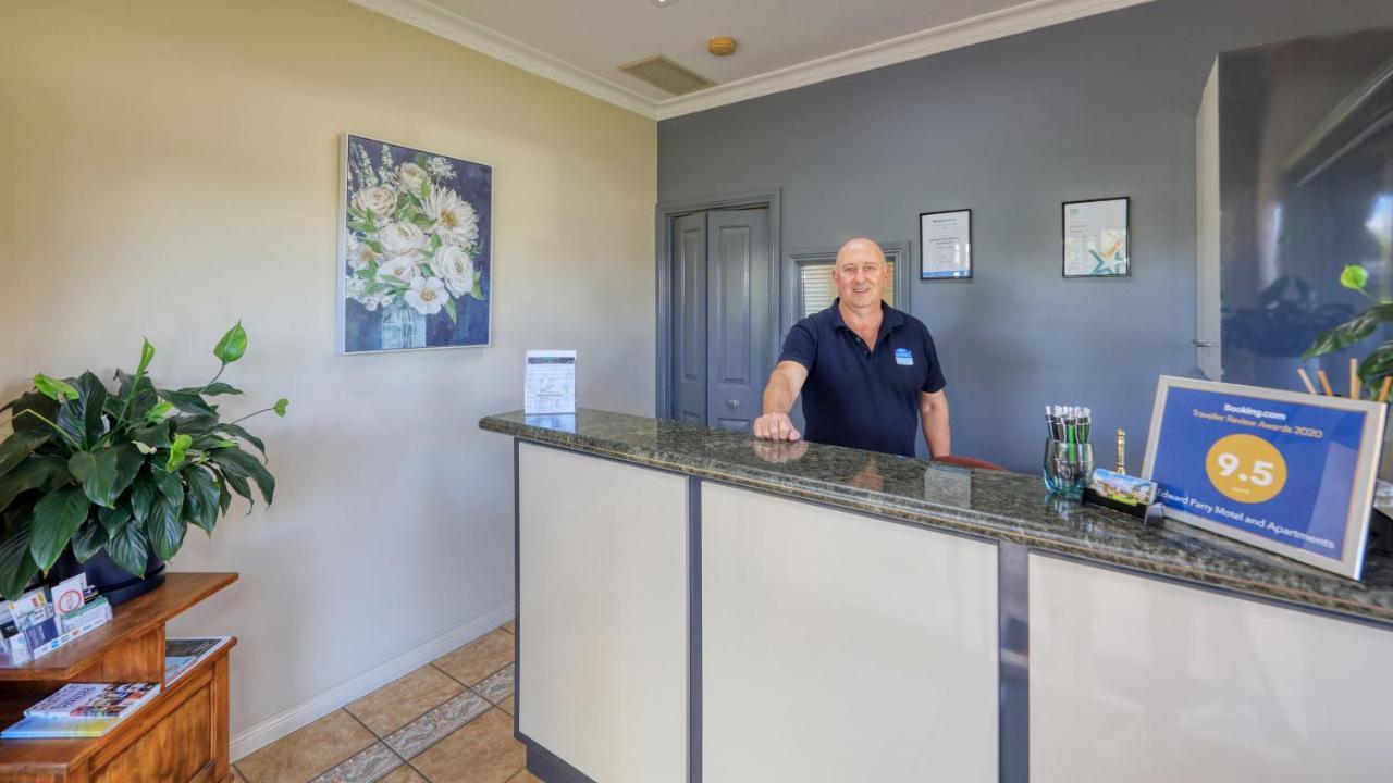 Edward Parry Motel And Apartments Тамуърт Екстериор снимка