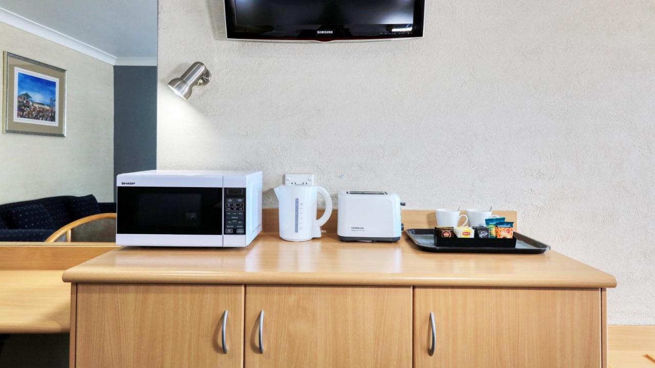 Edward Parry Motel And Apartments Тамуърт Екстериор снимка