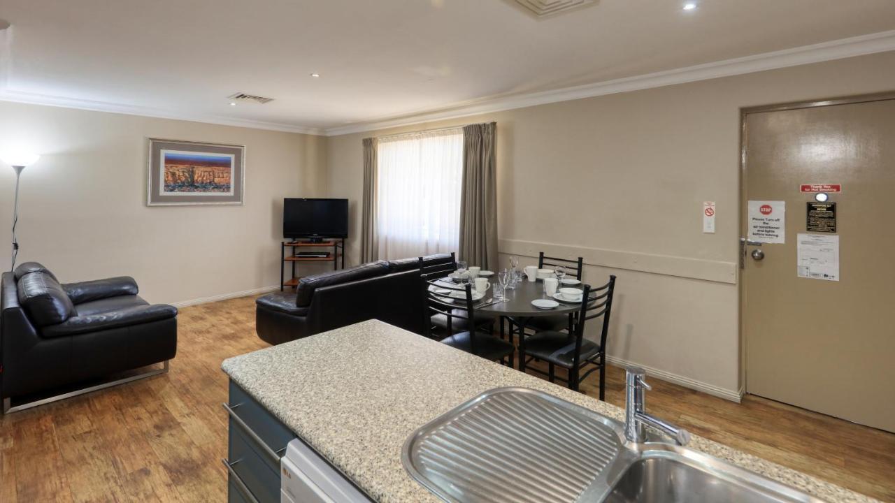 Edward Parry Motel And Apartments Тамуърт Екстериор снимка