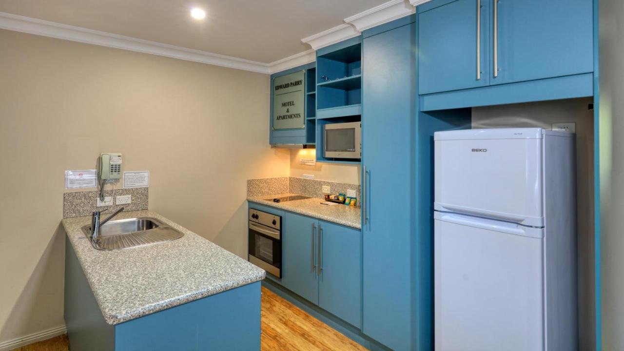 Edward Parry Motel And Apartments Тамуърт Екстериор снимка