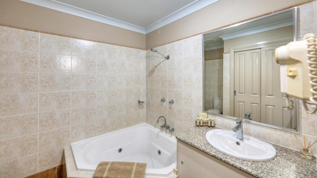 Edward Parry Motel And Apartments Тамуърт Екстериор снимка