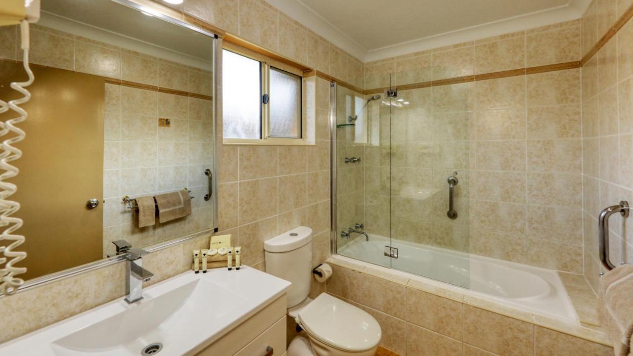 Edward Parry Motel And Apartments Тамуърт Екстериор снимка