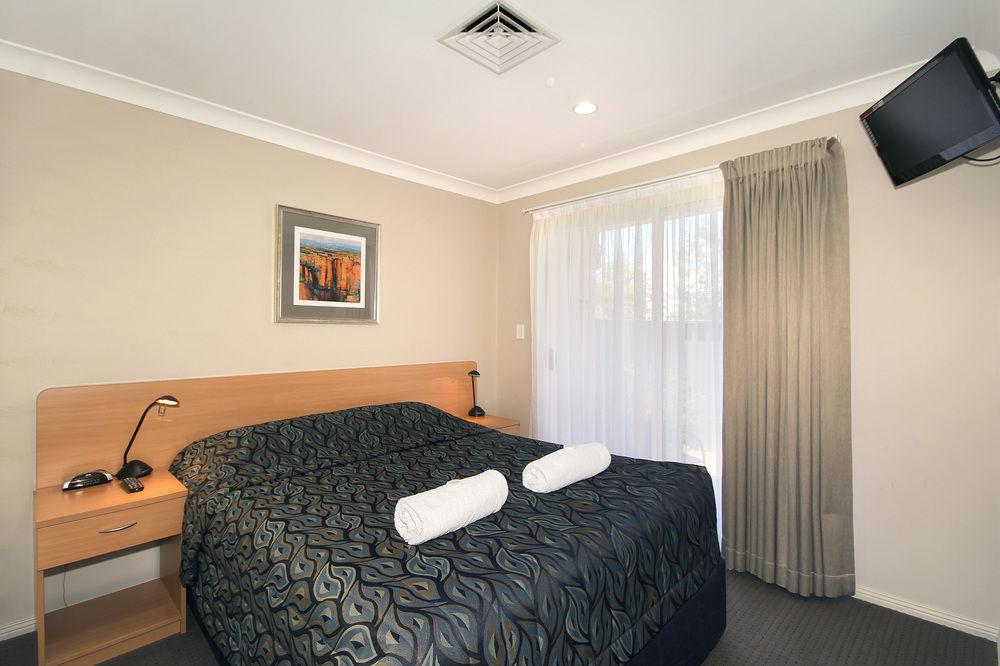 Edward Parry Motel And Apartments Тамуърт Екстериор снимка