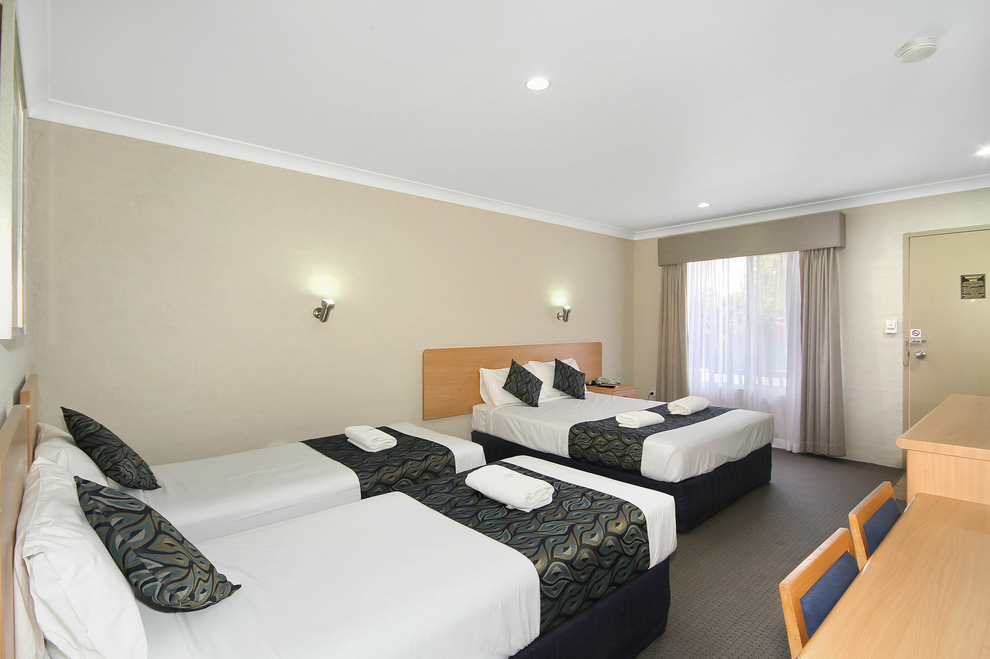 Edward Parry Motel And Apartments Тамуърт Екстериор снимка