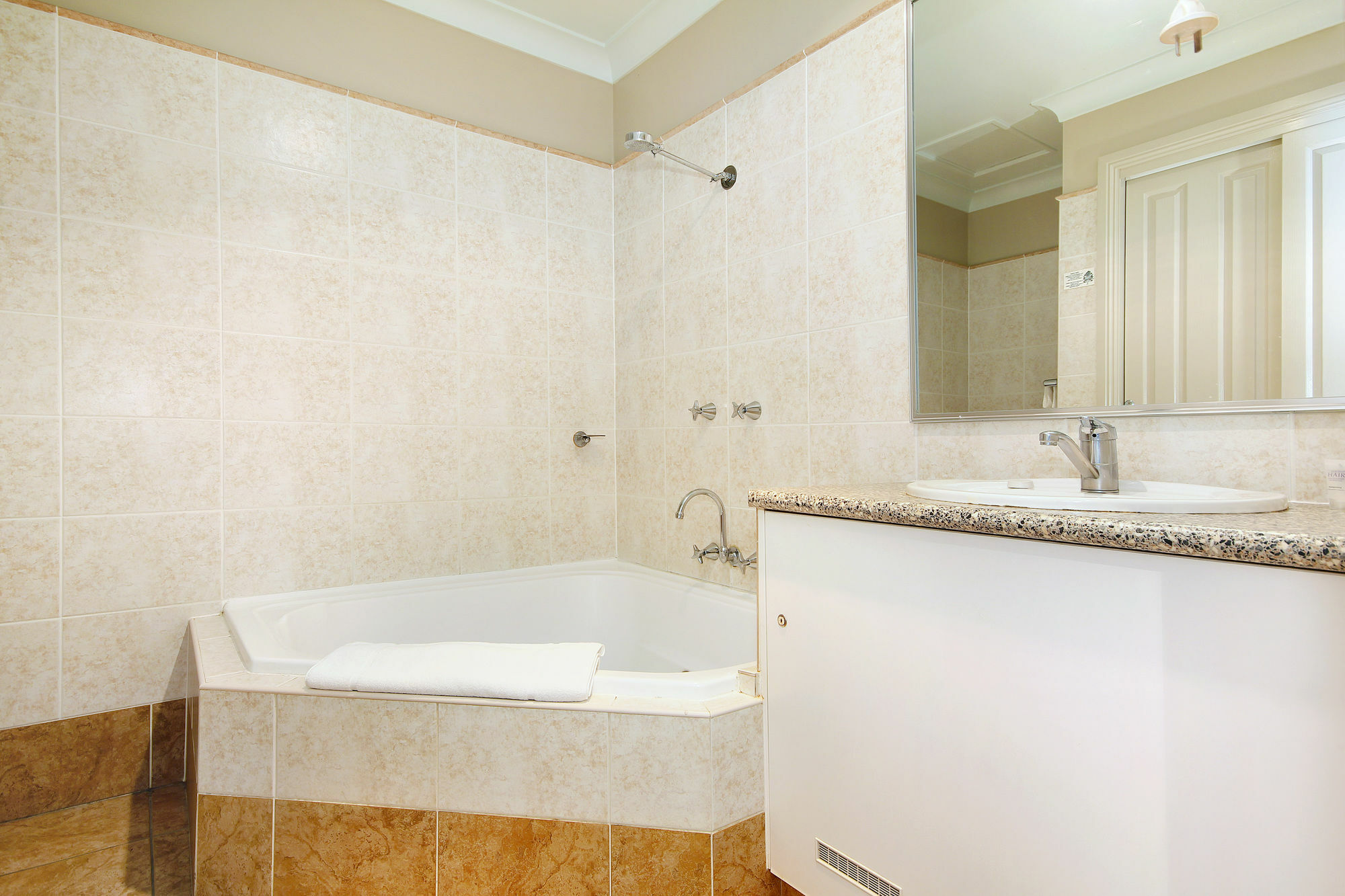 Edward Parry Motel And Apartments Тамуърт Екстериор снимка