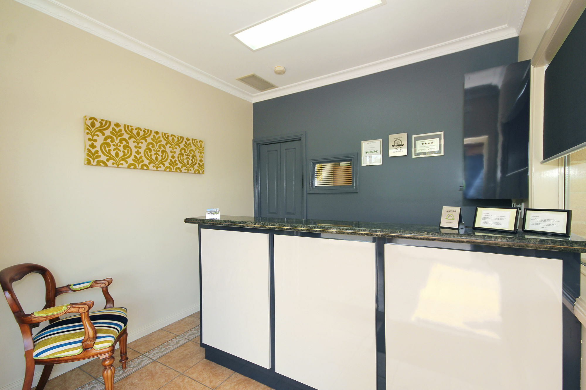Edward Parry Motel And Apartments Тамуърт Екстериор снимка